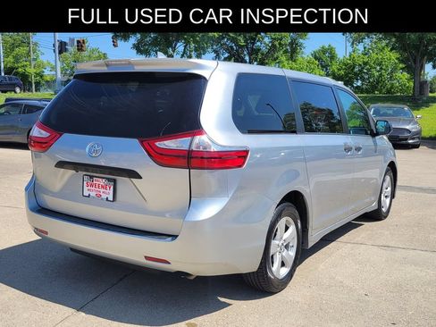 Used 2019 Toyota Sienna L w/ Carpet Mat Package FWD image 4