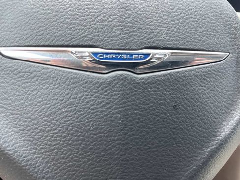Used 2020 Chrysler Pacifica Limited FWD image 39