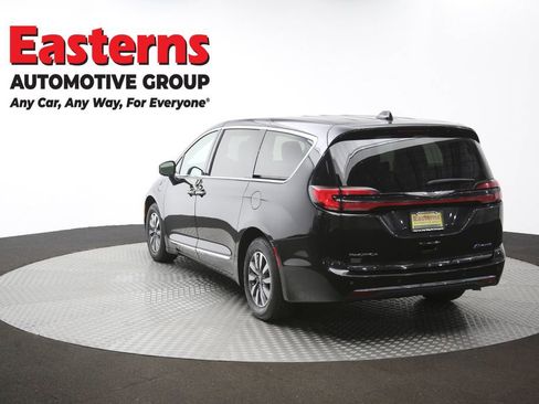 Used 2023 Chrysler Pacifica Limited FWD image 69