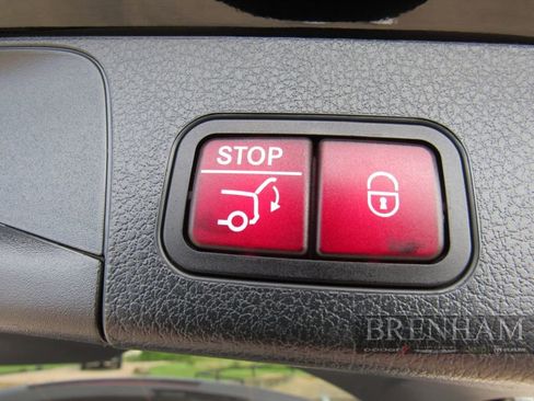Used 2022 Mercedes-Benz GLB 250 w/ Premium Package image 20