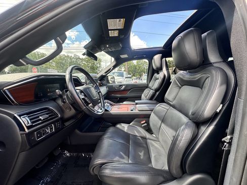 Used 2022 Lincoln Navigator Reserve image 13