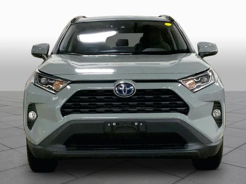 Used 2021 Toyota RAV4 XLE w/ Convenience Package AWD/4WD image 4