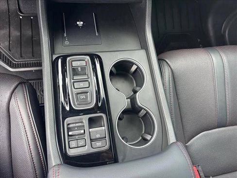 Used 2025 Honda Pilot Black Edition image 16