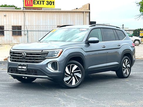 Used 2025 Volkswagen Atlas SE FWD image 2