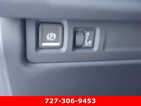 Used 2024 Cadillac XT4 Premium Luxury w/ Technology Package FWD image 21