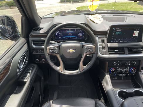 Used 2023 Chevrolet Tahoe High Country RWD image 2