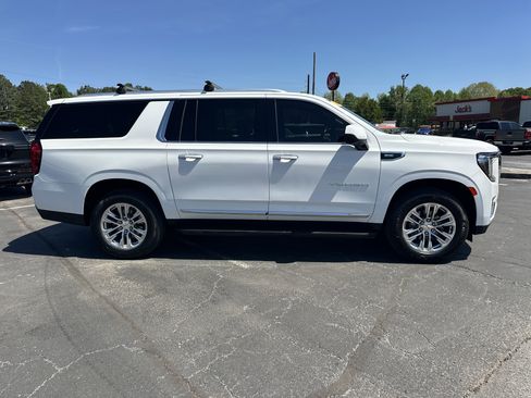 Used 2023 GMC Yukon XL SLT AWD/4WD image 9