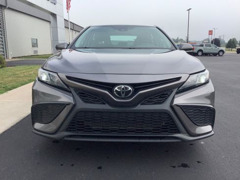 Used 2023 Toyota Camry SE FWD image 3