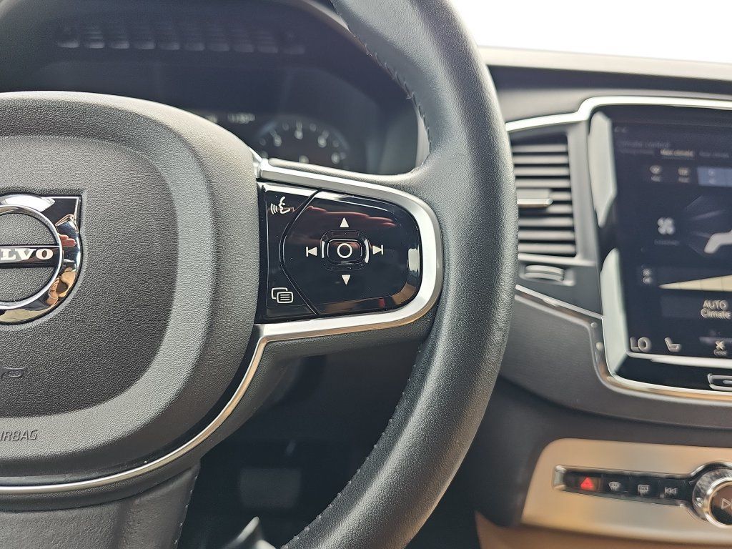 Used 2018 Volvo XC90 T6 Momentum w/ Convenience Package AWD/4WD image 18
