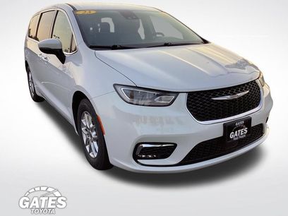 Used 2023 Chrysler Pacifica Touring-L