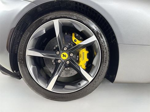 Used 2022 Ferrari SF90 Spider image 34