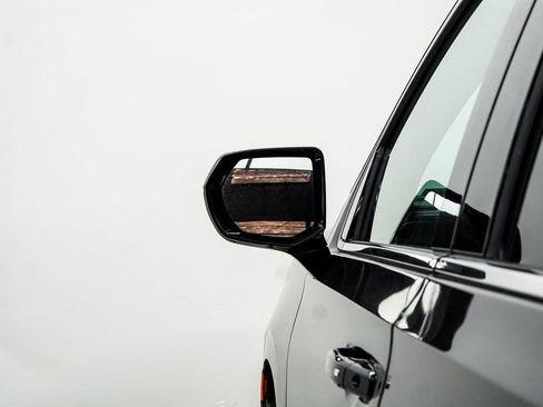 Used 2024 Chevrolet Suburban LT AWD/4WD image 15