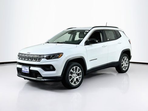 Used 2022 Jeep Compass Latitude AWD/4WD image 1