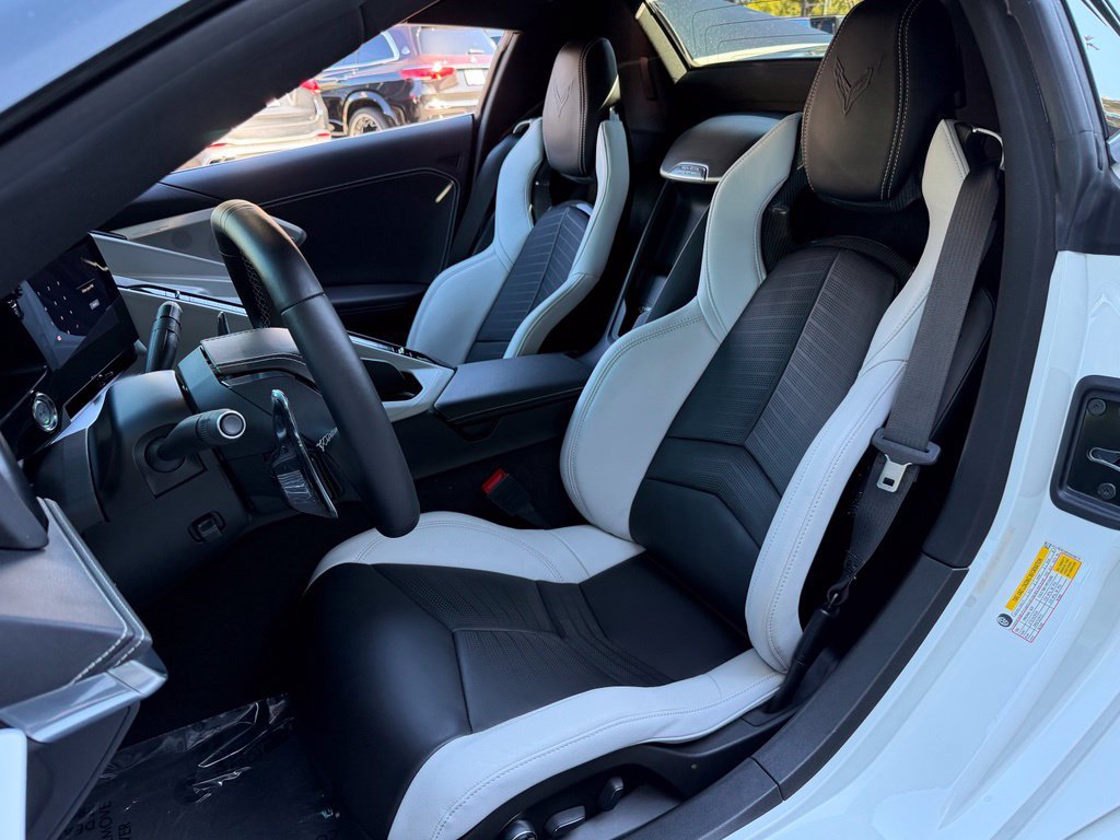 Used 2025 Chevrolet Corvette Z06 RWD image 25