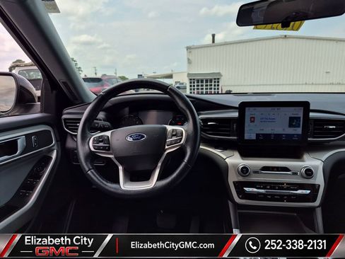 Used 2022 Ford Explorer XLT w/ Equipment Group 202A AWD/4WD image 14