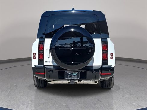 New 2025 Land Rover Defender 130 X-Dynamic SE image 6