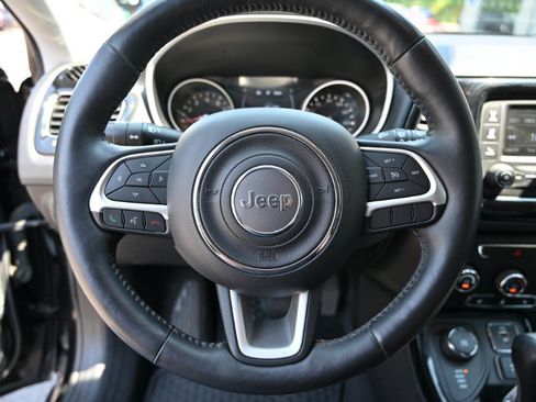 Used 2018 Jeep Compass Latitude AWD/4WD image 18