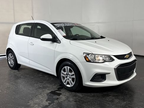 Used 2020 Chevrolet Sonic LT image 2