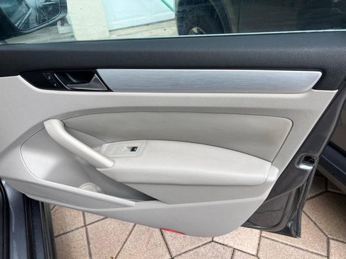 Used 2013 Volkswagen Passat 2.5 SE FWD image 16