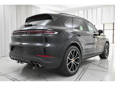Used 2024 Porsche Cayenne S AWD/4WD image 7