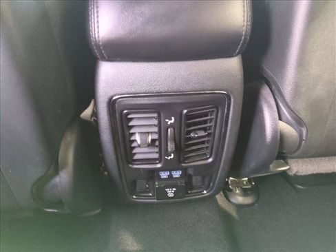 Used 2019 Jeep Grand Cherokee Limited image 17