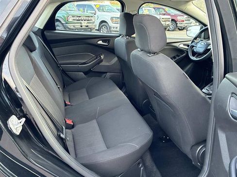 Certified 2018 Ford Focus SE w/ SE Appearance Package image 10