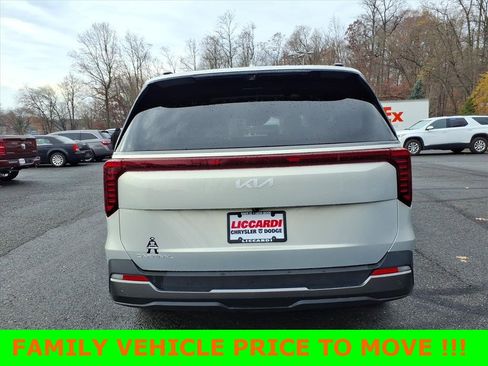 Used 2025 Kia Carnival SX Prestige image 6