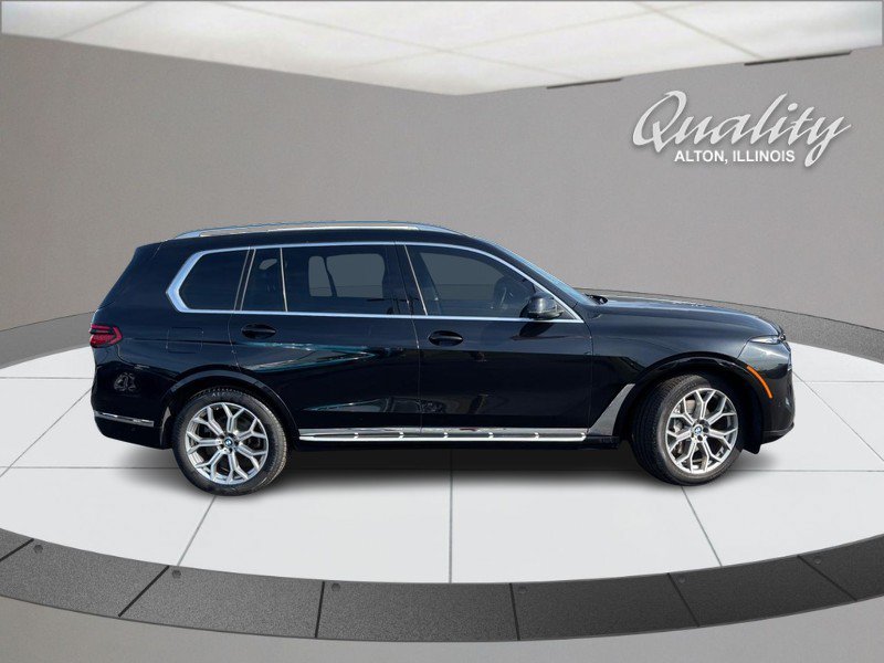 Used 2025 BMW X7 xDrive40i AWD/4WD image 3