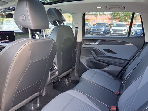 New 2026 Volkswagen Tiguan SE FWD image 5