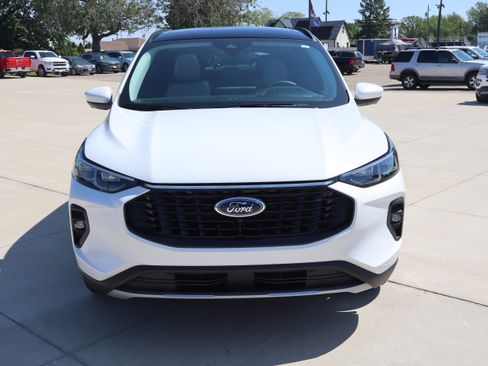 Used 2024 Ford Escape Platinum w/ Premium Technology Package AWD/4WD image 2