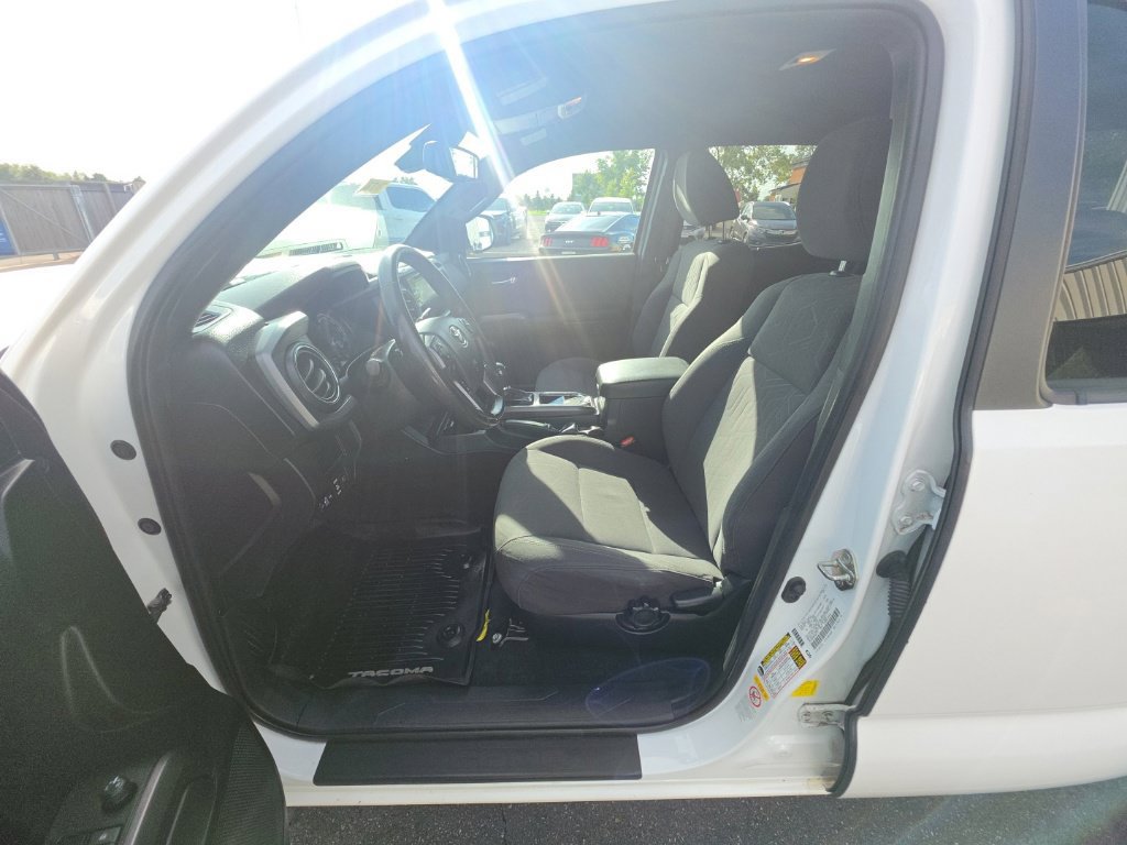 Used 2019 Toyota Tacoma TRD Sport w/ Technology Package AWD/4WD image 15