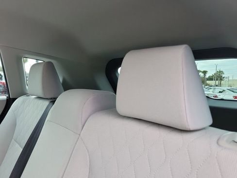 Used 2024 Toyota Corolla Cross L image 13