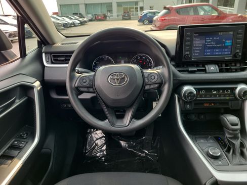 Used 2022 Toyota RAV4 LE AWD/4WD image 10