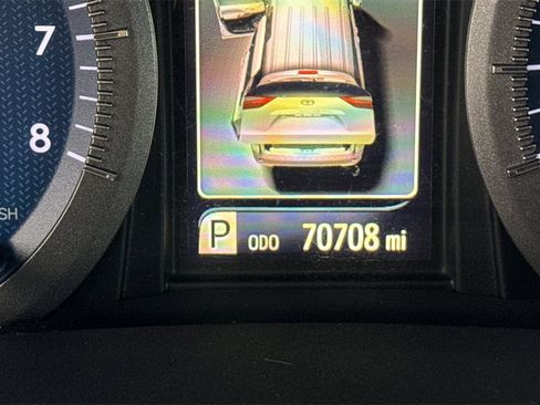 Used 2015 Toyota Sienna L image 25