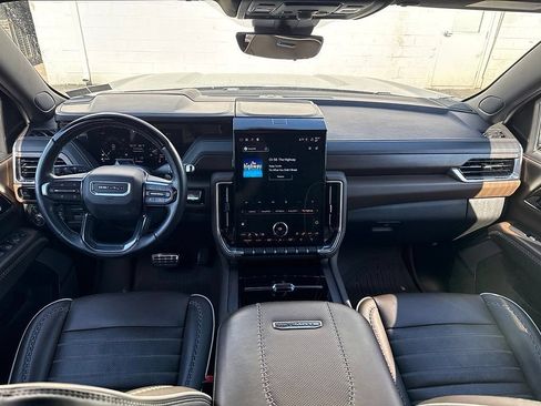 Used 2025 GMC Yukon XL Denali Ultimate w/ LPO, Illumination Package AWD/4WD image 8