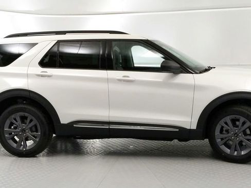 New 2025 Ford Explorer Active w/ Active Comfort Package image 2