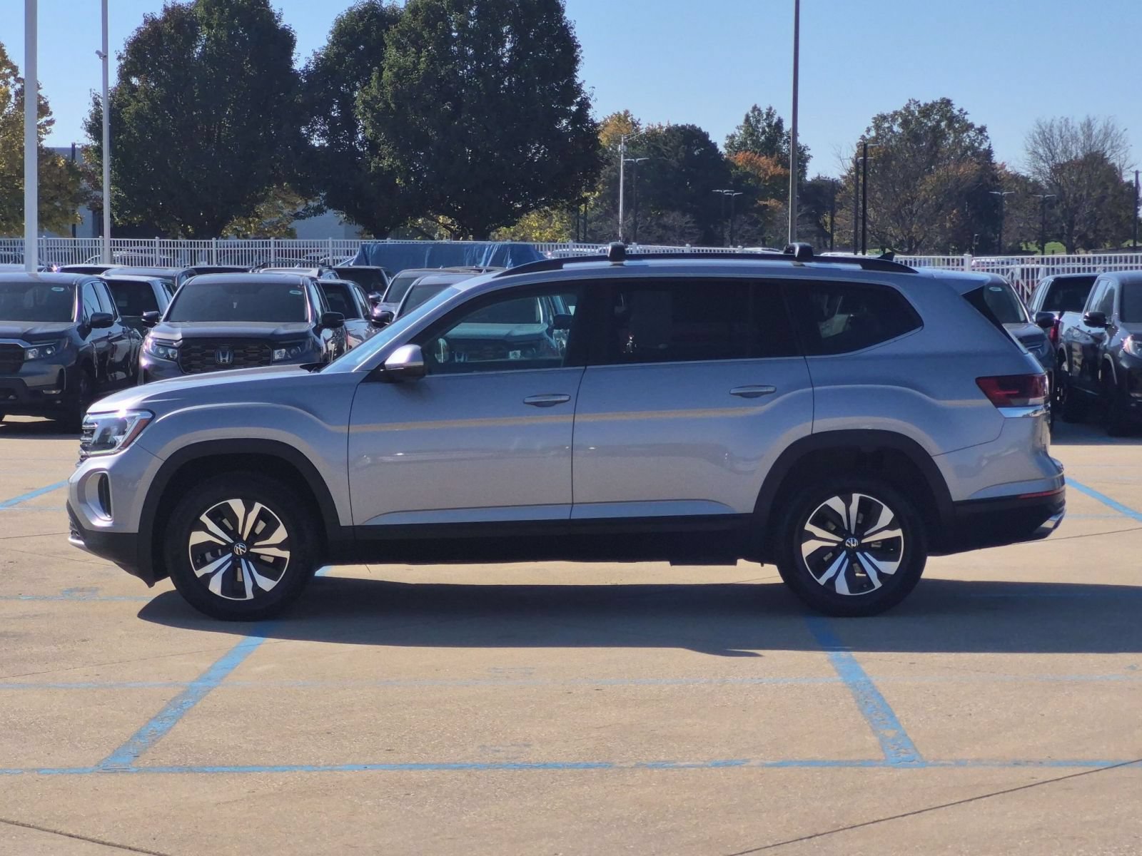 Used 2024 Volkswagen Atlas SE AWD/4WD image 9