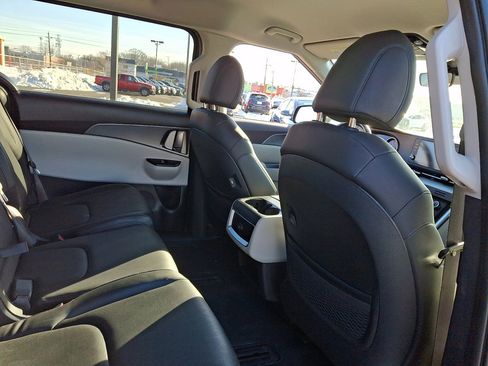 Used 2024 Kia Carnival LX image 14