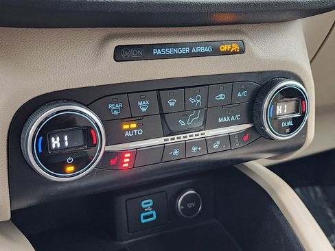 Used 2020 Ford Escape Titanium image 26