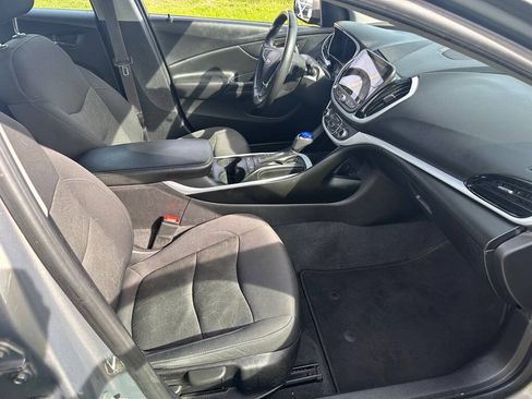 Used 2017 Chevrolet Volt LT w/ Comfort Package FWD image 12