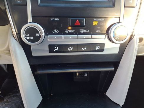 Used 2013 Toyota Camry LE image 19