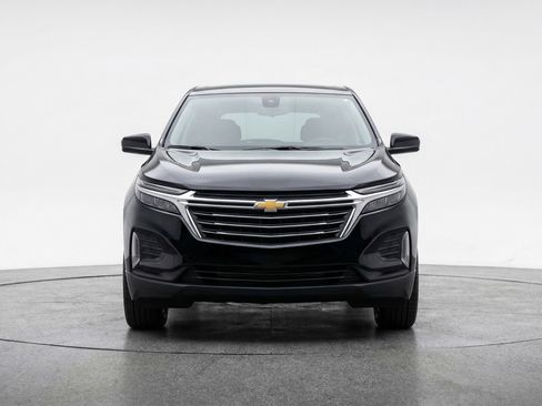Used 2025 Chevrolet Equinox LT FWD image 2