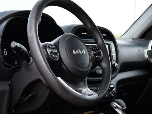 Used 2023 Kia Soul LX w/ LX Technology Package FWD image 10