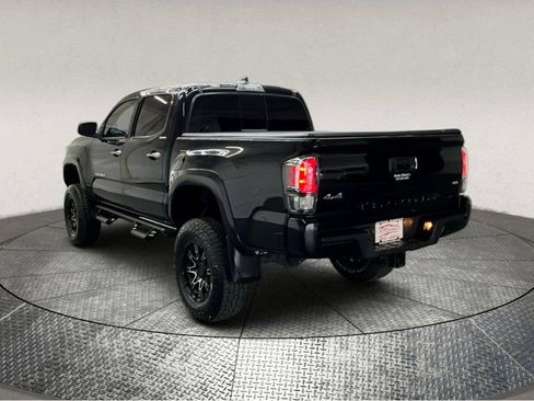 Used 2022 Toyota Tacoma Limited image 5