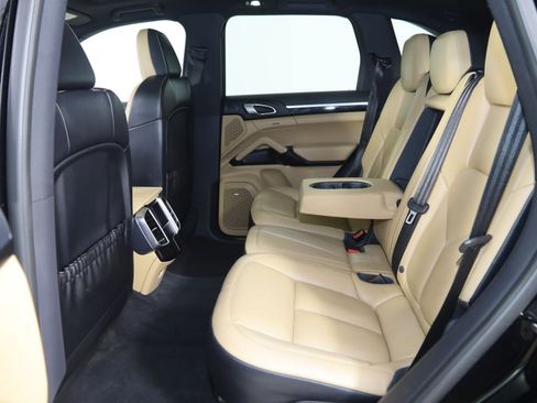 Used 2017 Porsche Cayenne Platinum Edition AWD/4WD image 52