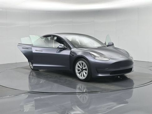 Used 2023 Tesla Model 3 Standard Range RWD image 29