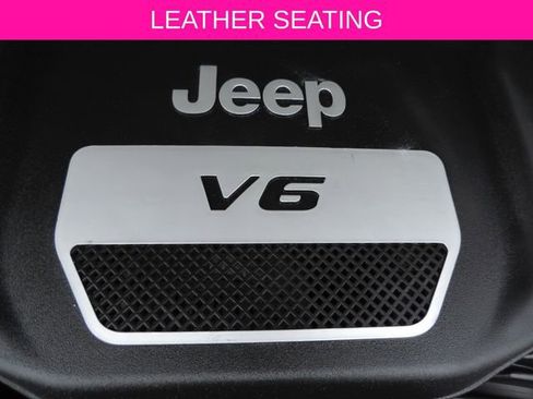 Used 2017 Jeep Wrangler Unlimited Rubicon w/ Connectivity Group image 12