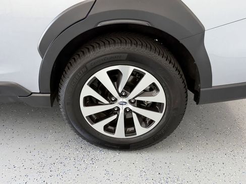 Used 2025 Subaru Outback Premium AWD/4WD image 24