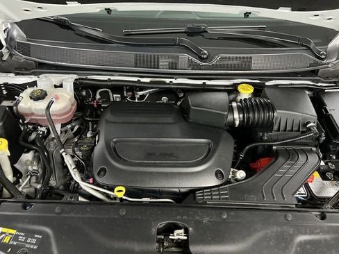 Used 2023 Chrysler Pacifica Touring-L w/ Uconnect Theater Family Group AWD/4WD image 28