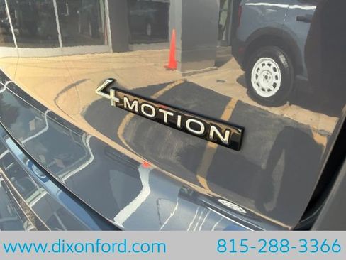 Used 2023 Volkswagen Atlas Cross Sport SEL R-Line AWD/4WD image 30